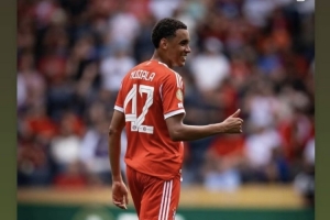 惺惺相惜!维尼修斯鼓励重伤的穆西亚拉:要快快回归